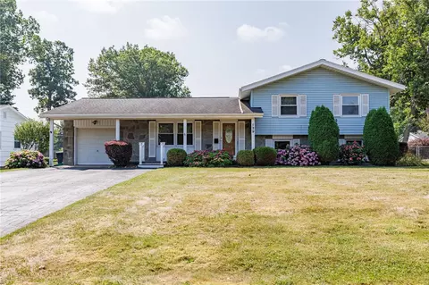 129 Centerwood Dr, Greece, NY 14616