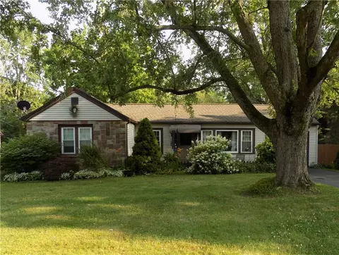 211 Westside Dr, Chili, NY 14624