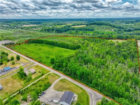 900 Quaker Rd, Macedon, NY 14502