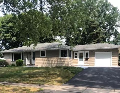 100 Larkspur Ln, Irondequoit, NY 14622