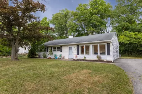 40 Birchbrook Dr, Rochester, NY 14623