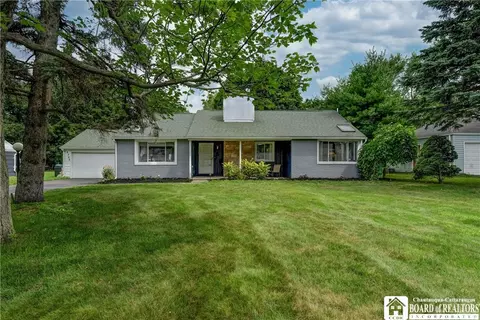 8382 Kimberly Rd, Buffalo, NY 14221