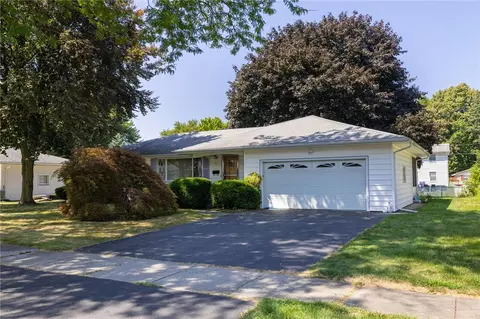 43 Moroa Dr, Irondequoit, NY 14622