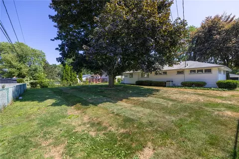 43 Moroa Dr, Irondequoit, NY 14622 photo 2