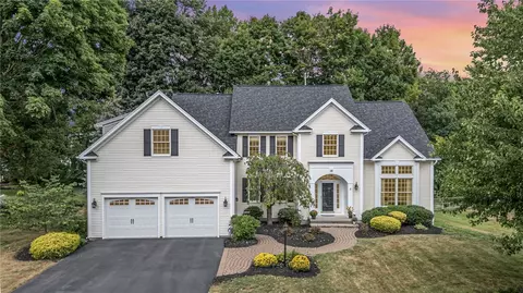 10 Loch Loyal Ct, Penfield, NY 14526