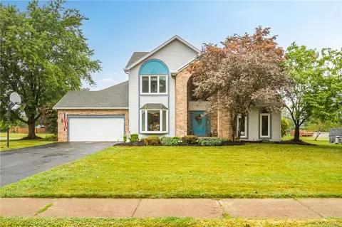 122 Thorn Apple Ln, Greece, NY 14626
