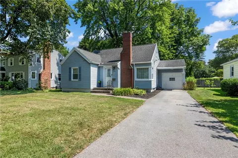 114 Clovercrest Dr, Rochester, NY 14618