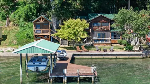 1718 Log Cabin Rd, Torrey, NY 14527