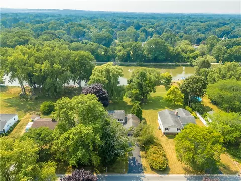 28 Old Post Rd, Perinton, NY 14450