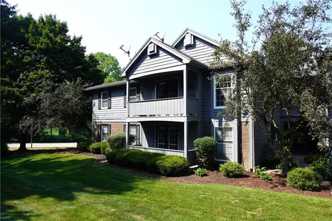 15 Wood Creek Dr, Pittsford, NY 14534