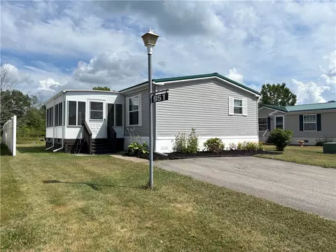 951 Cobblestone Ct, Holley, NY 14470