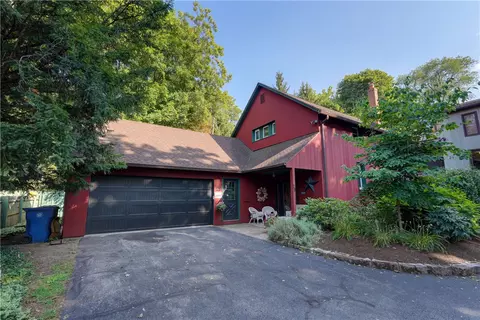 29 Hoyt Pl, Rochester, NY 14610