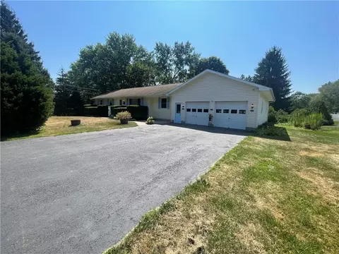 102 Norris Dr, Waterloo, NY 13165