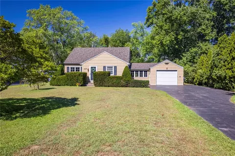 823 Chestnut Bnd, Webster, NY 14580