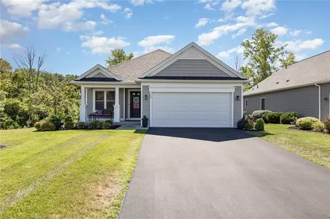 75 Willowford Dr, Henrietta, NY 14467