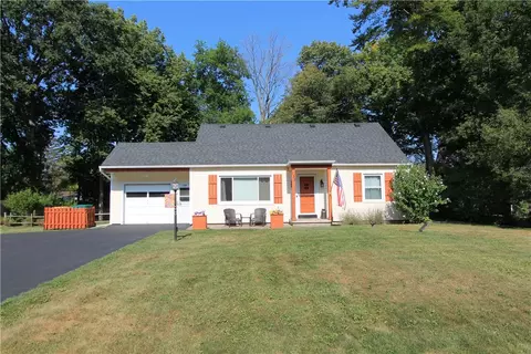 135 Colony Ln, Rochester, NY 14623