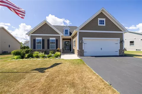 283 Avery Park Ln, Greece, NY 14612
