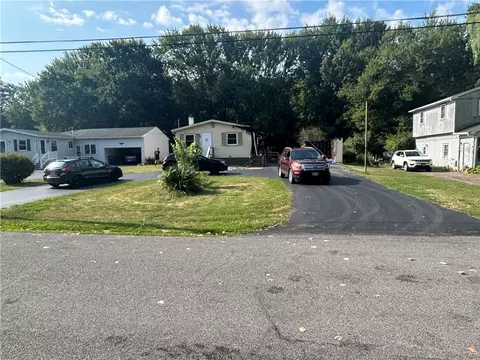 105 Names Rd, Chili, NY 14623