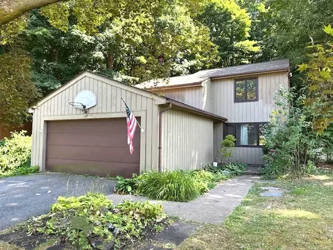 127 Beacon Hills Dr, Penfield, NY 14526