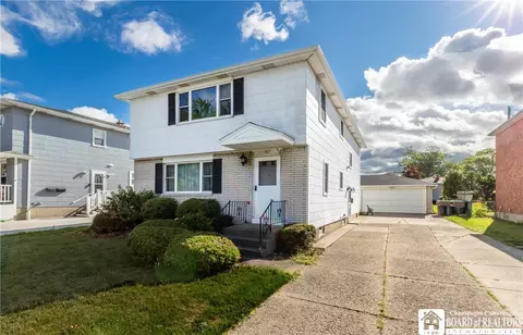 187 Sprucewood Dr #2, Cheektowaga, NY 14227