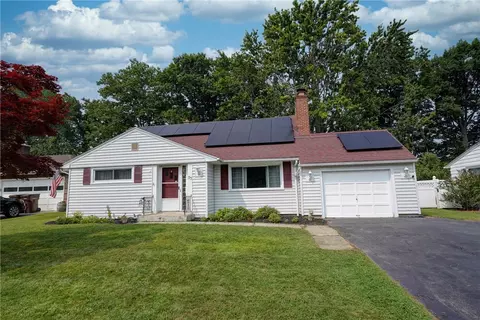 53 Howedale Dr, Greece, NY 14616
