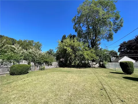 Exterior - 236 Avondale Rd, Irondequoit, NY 14622 photo 6 of 9