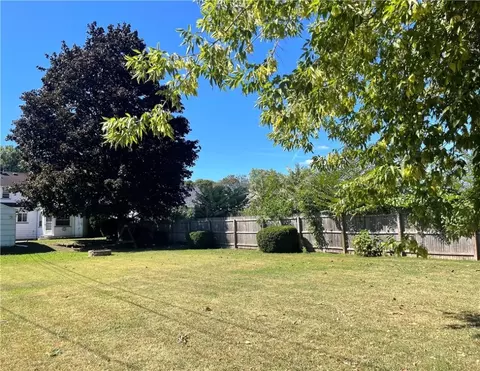 Exterior - 236 Avondale Rd, Irondequoit, NY 14622 photo 7 of 9