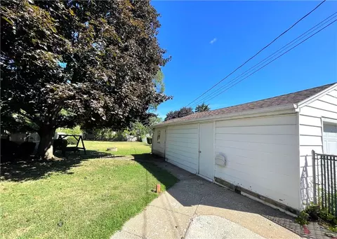 Exterior - 236 Avondale Rd, Irondequoit, NY 14622 photo 4 of 9
