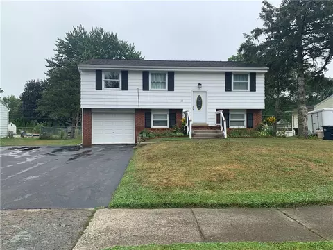 18 Cross Gates Rd, Gates, NY 14606