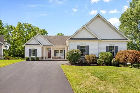 15 Sorrento Dr, Webster, NY 14580
