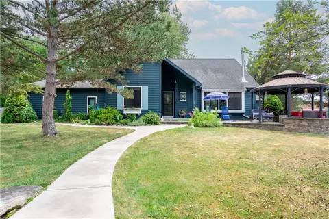 42 Grove Dr, Canandaigua, NY 14424