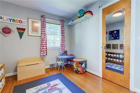 Bedroom - 276 Zuber Rd, Irondequoit, NY 14622 photo 2 of 6