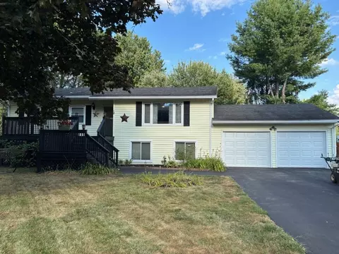 18 W Canon Dr, Chili, NY 14624