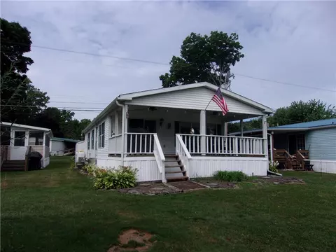 4 Lakeview Dr, Canadice, NY 14471