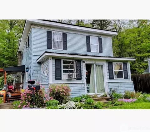 110 Waverly St, New Albion, NY 14719