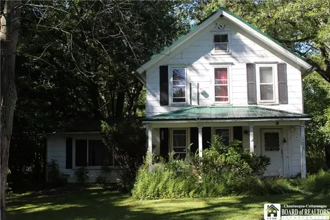 103 Gardner St, Pomfret, NY 14063