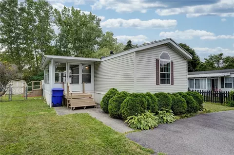 267 Sunset Dr, Holley, NY 14470
