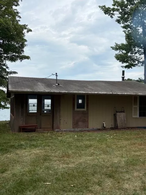 6191 E Lake Rd, Burt, NY 14028 photo 1
