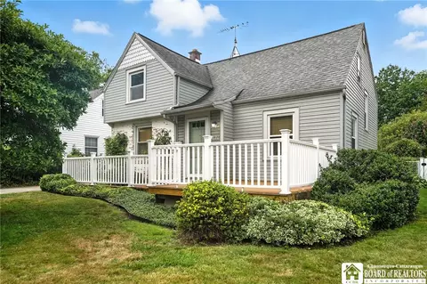 421 Lamarck Dr, Cheektowaga, NY 14225