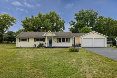 135 Faircrest Rd, Rochester, NY 14623