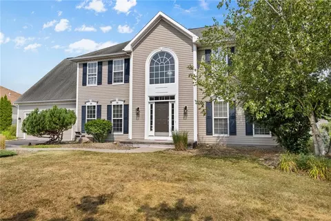 10 Mildenhall Rdg, Perinton, NY 14450