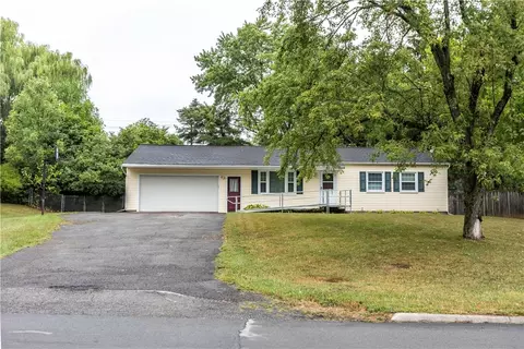87 Colony Ln, Rochester, NY 14623