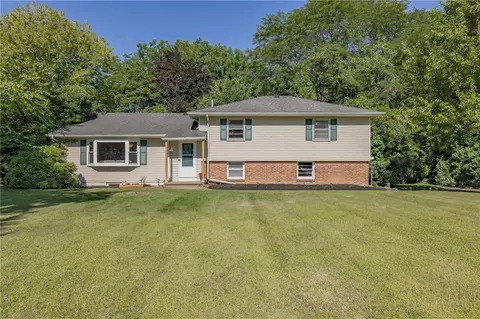 51 Lochnavar Pkwy, Pittsford, NY 14534