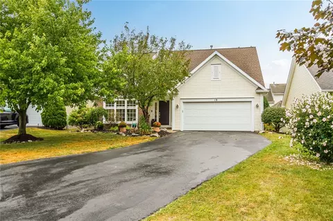 18 Columbia Ct, Perinton, NY 14450