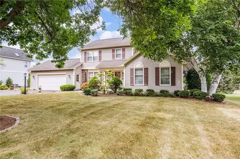 132 Caversham Woods, Pittsford, NY 14534