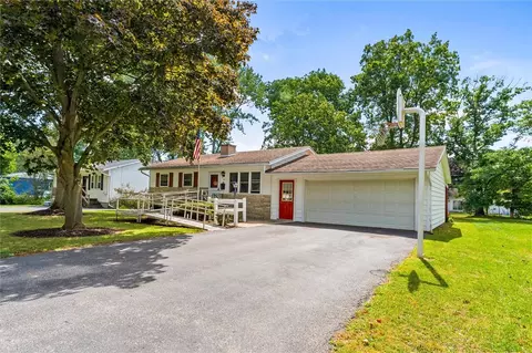 30 East Pkwy, Victor, NY 14564