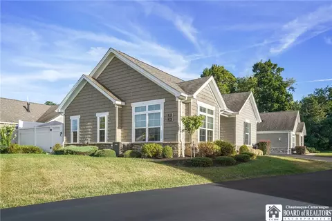 5665 Southwestern Blvd #31C, Hamburg, NY 14075