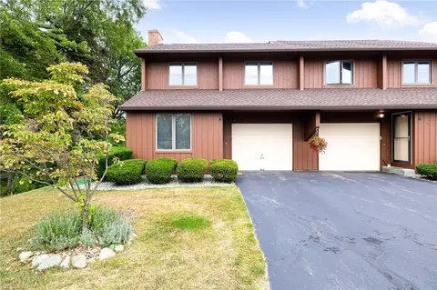 8 Treetop Dr, Perinton, NY 14450