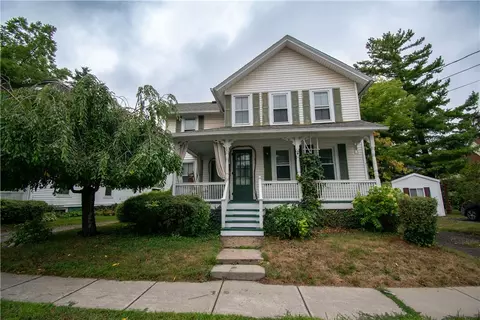 88 West St, Geneva, NY 14456