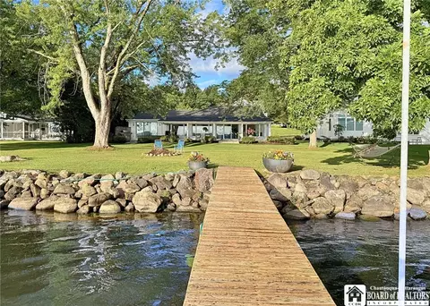 4411 Canterbury Dr, Mayville, NY 14757